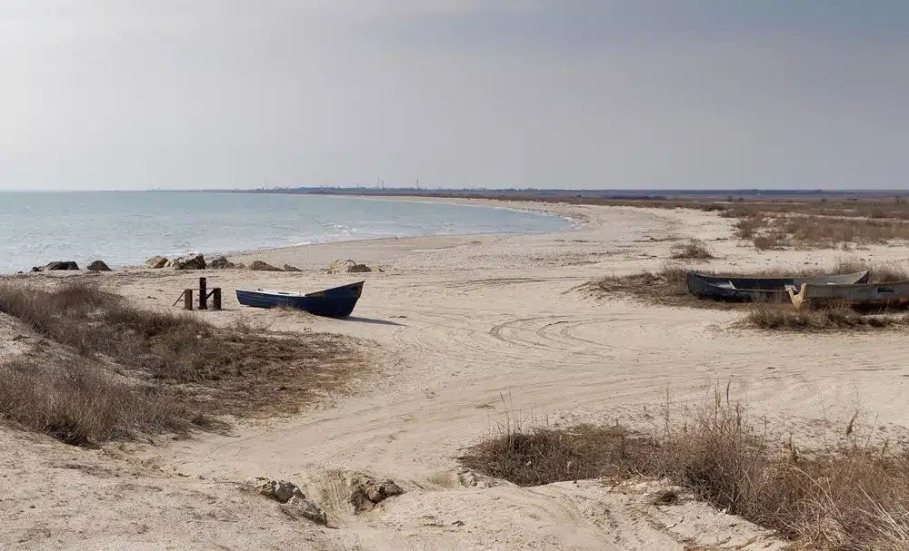 Teren de vanzare Vadu, prima linie 5000mp - drum de acces pe plaja