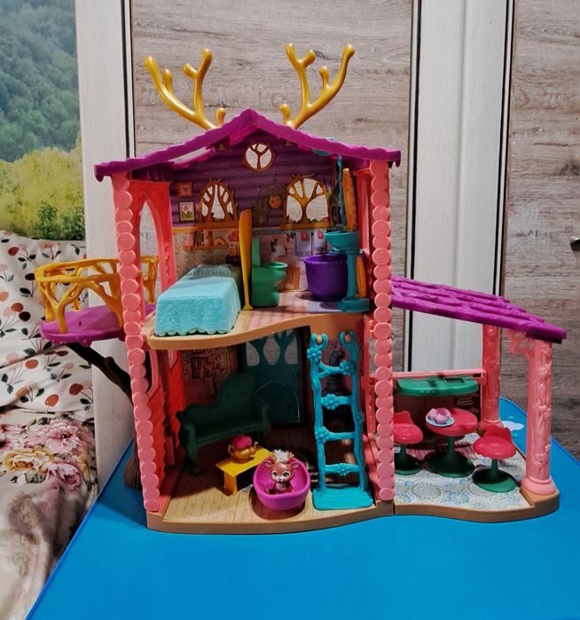 Яркий домик для игры девочкам