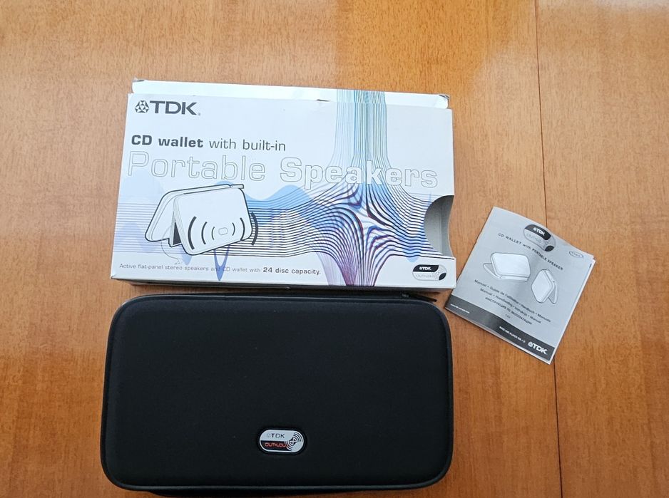 TDK  калъф за CD/DVD с вграден високоговорител и цип