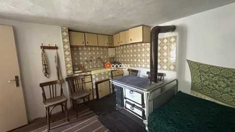 Продава едноетажна къща 60 кв.м с двор 1171 кв.м, в село Михилци