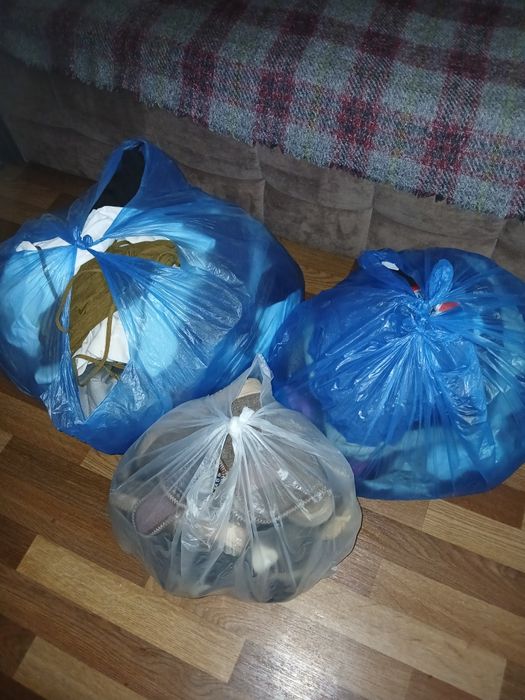 Бесплатно одежда.