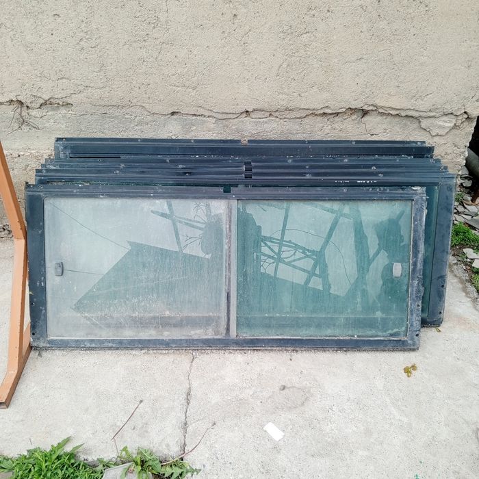 Окна с рамой от автобуса