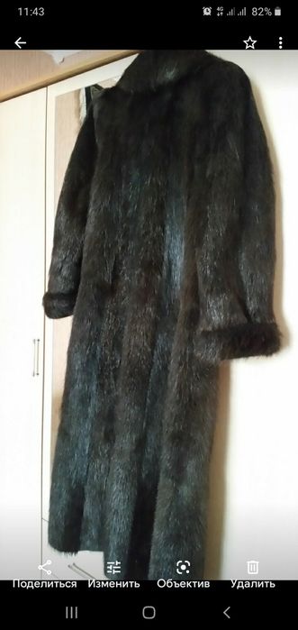 Шуба тёплая, красивая.