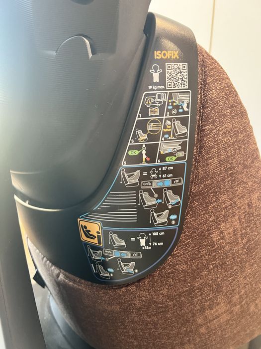 Maxi Cosi - Детско столче за кола AxissFix Nomad Brown