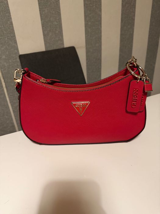 Дамска чанта GUESS