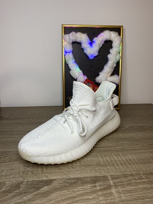 Yeezy 350v2 Triple White