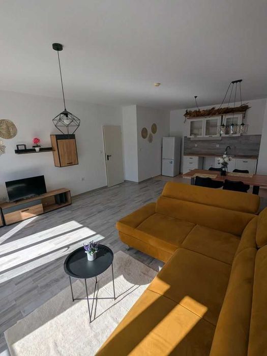 Просторен двустаен апартамент с гледка море, Първа линия