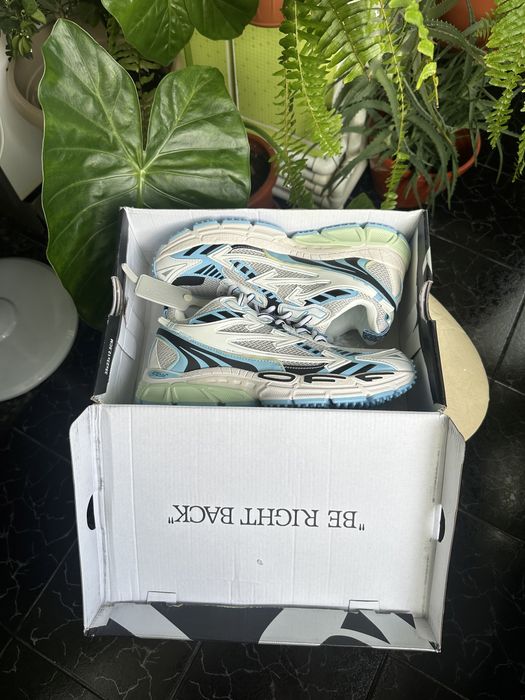 Off white “be right back” 44/45