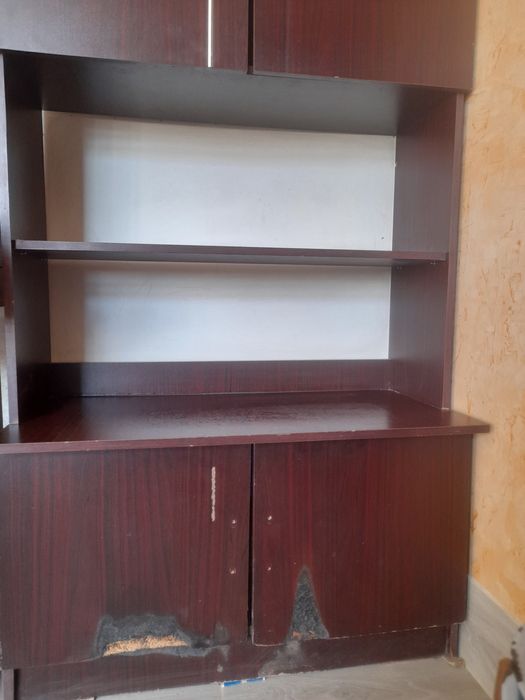 Шкаф деревянный или сервант