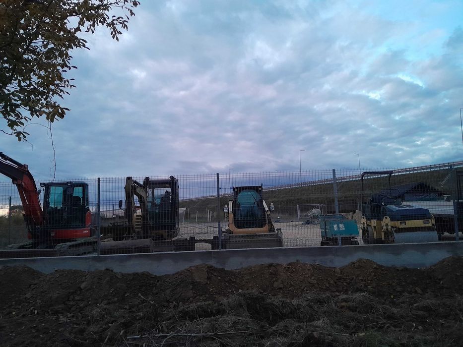 Inchirieri utilaje miniexcavator,miniincarcator,cilindru compactor.