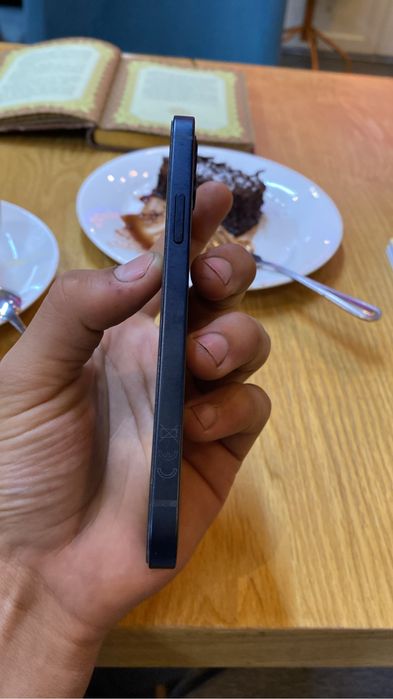 Продаю Айфон 12!