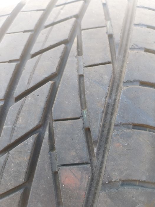 2 cauciucuri Goodyear 235/55/19 profil foarte bun.100 de ron buc.i