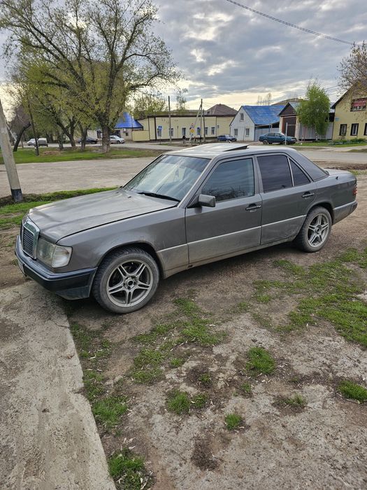 Продам мэрседес в 124 кузове.