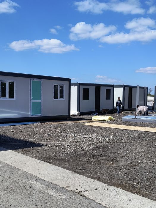 Din aceste module se poate realiza case pe structură metalică și panouri sandwich termoizolante