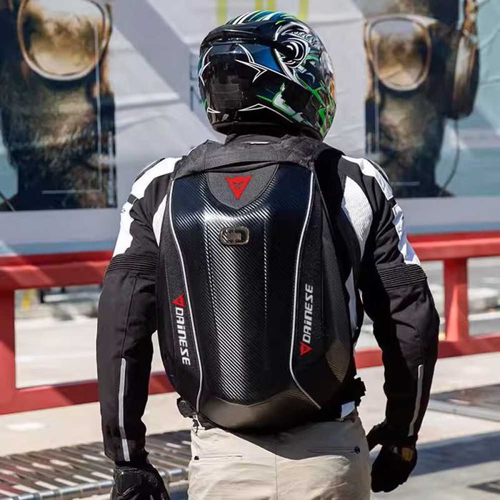 Водоустойчива Carbon раница Dainese за Mотор - 30 литра.