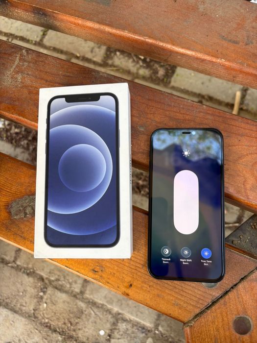 Продам Iphone 12