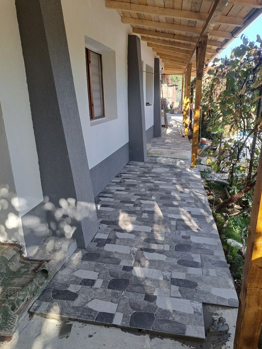 Amenajari interioare/exterioare/case la rosu sau la cheie