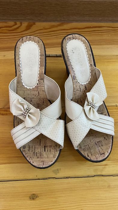 Шлёпки на платформе