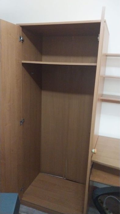 Шкаф и компьютерный стол со стеллажом