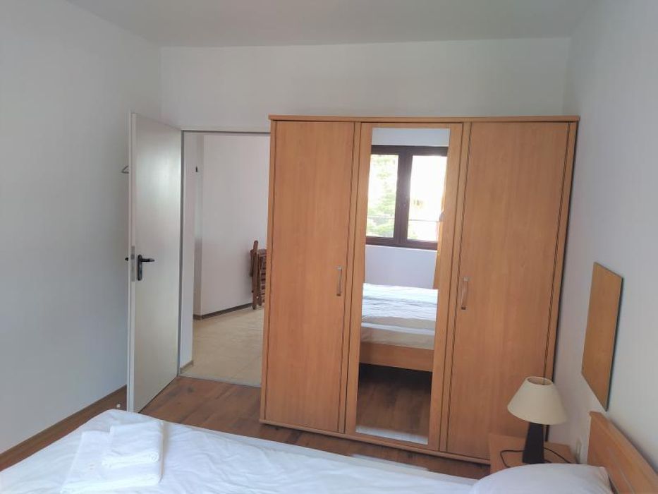 Под наем тристаен с пряк изглед море