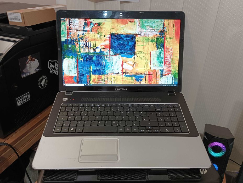 Лаптоп eMachines HM72 CP / 17.3