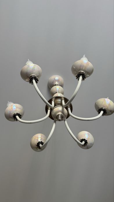 Продам люстру фарфоровую.