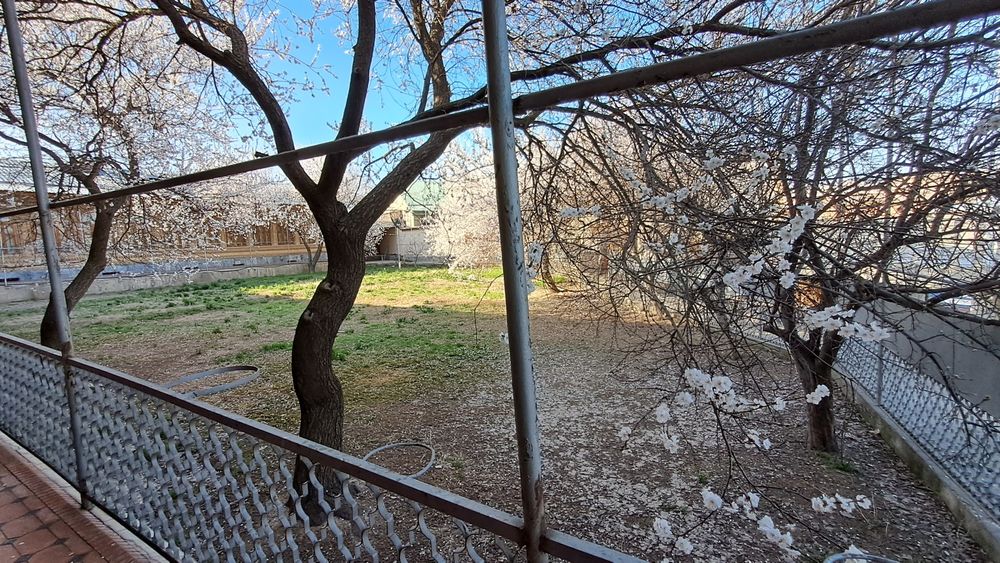 Салар! Про-ся возле речки 23-соток дом 12-комнат