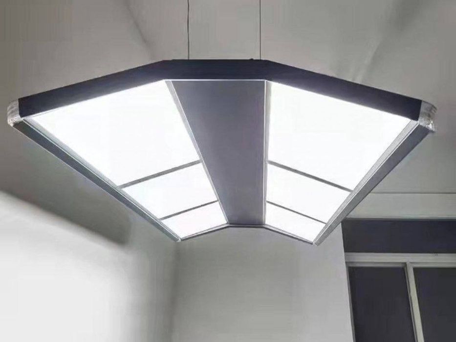 Бильярдные принадлежности и аксессуары, шары, светильники, сукно, кий.