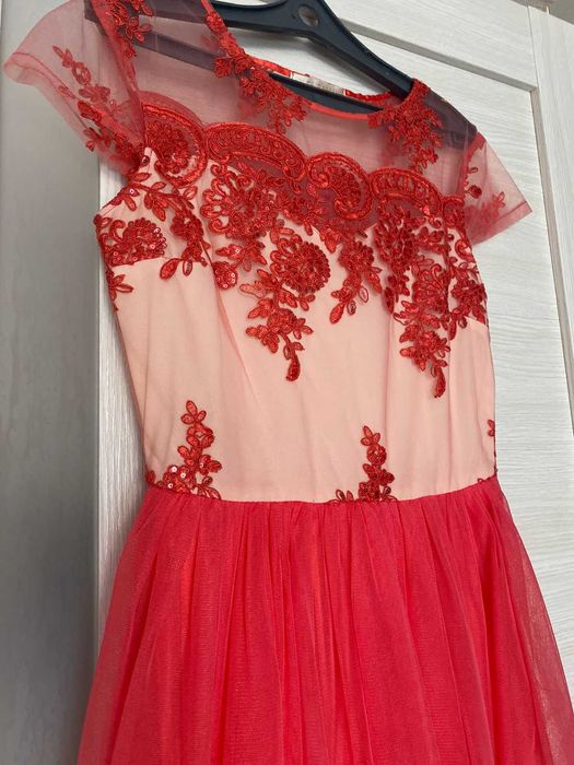 Нарядное праздничное платье