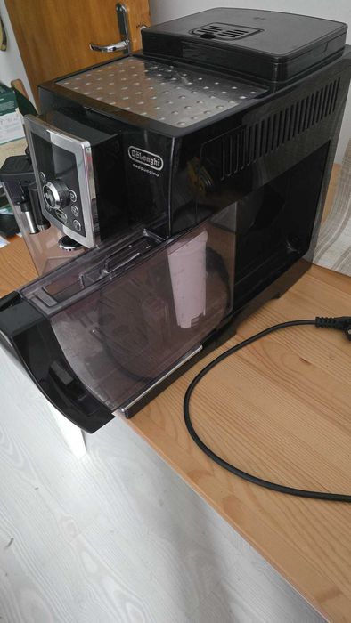 Expressor DeLonghi Cappuccino ECAM23.460.B