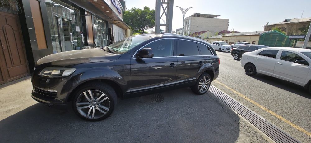 Audi Q7 [Quattro)