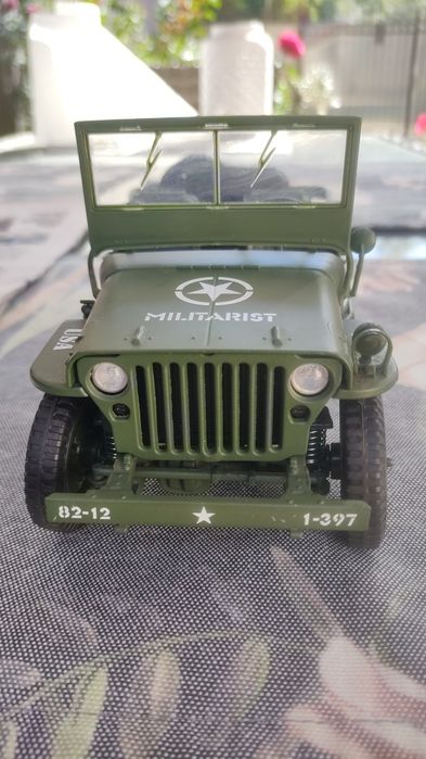 Vând machetă Jeep Willis md.1943 mărimea 1:18