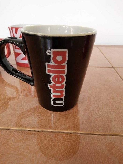 Set 4 Căni de Colecție – 3 Căni Roșii Nescafé + 1 Cană Neagră Nutella