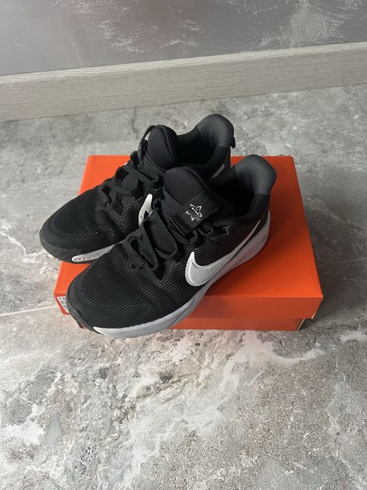 Adidasi Nike 32 in stare foarte buna,purtati de cateva ori