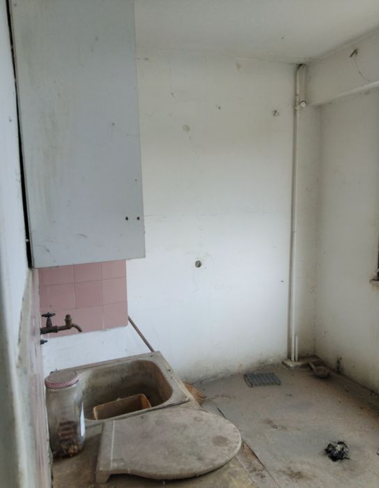 Продава се Тристаен апартамент в Бобов дол - 65 кв.м за 87 €/кв.м - Снимка #1