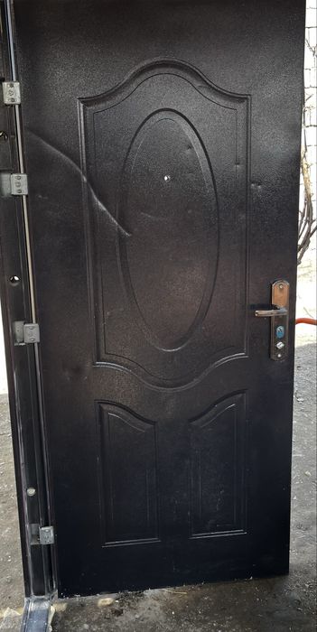 Продам железную дверь