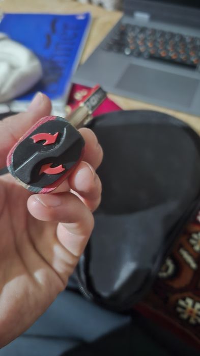 Tennis raketka, Donic karbon asosga ega. Vazni 185 gr. 1.2 mln