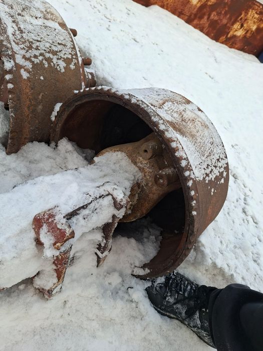 Продам оси на прицеп