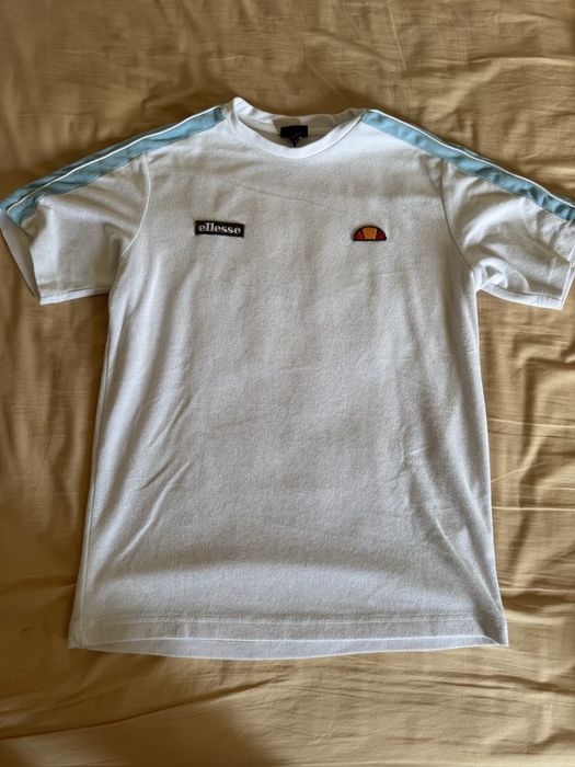 Продавам мъжки екип на Ellesse!