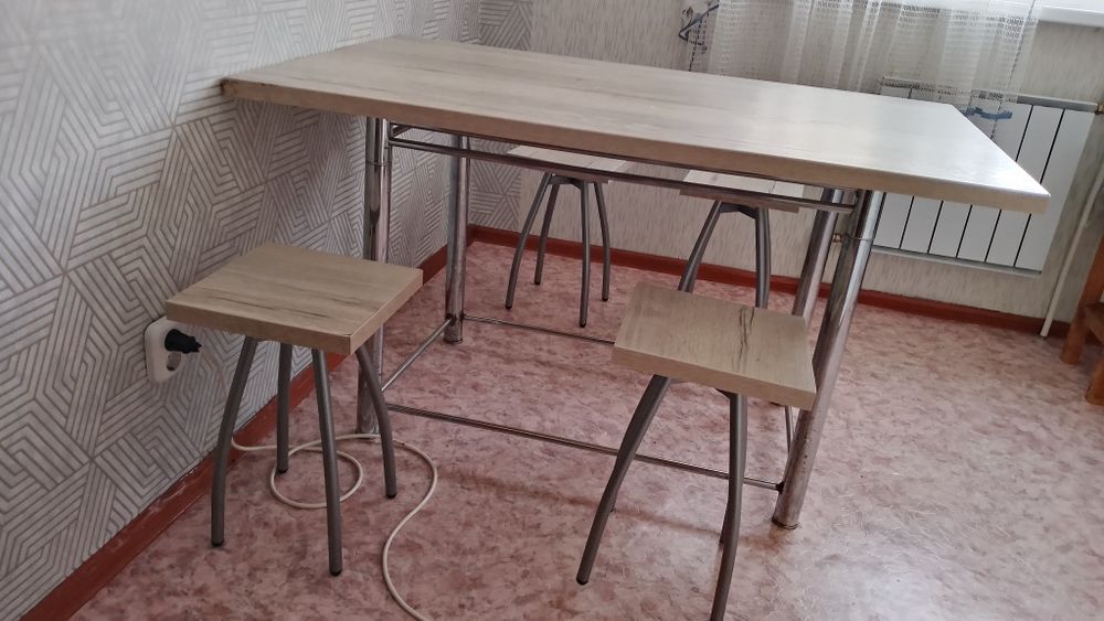 Продам Стол и стулья