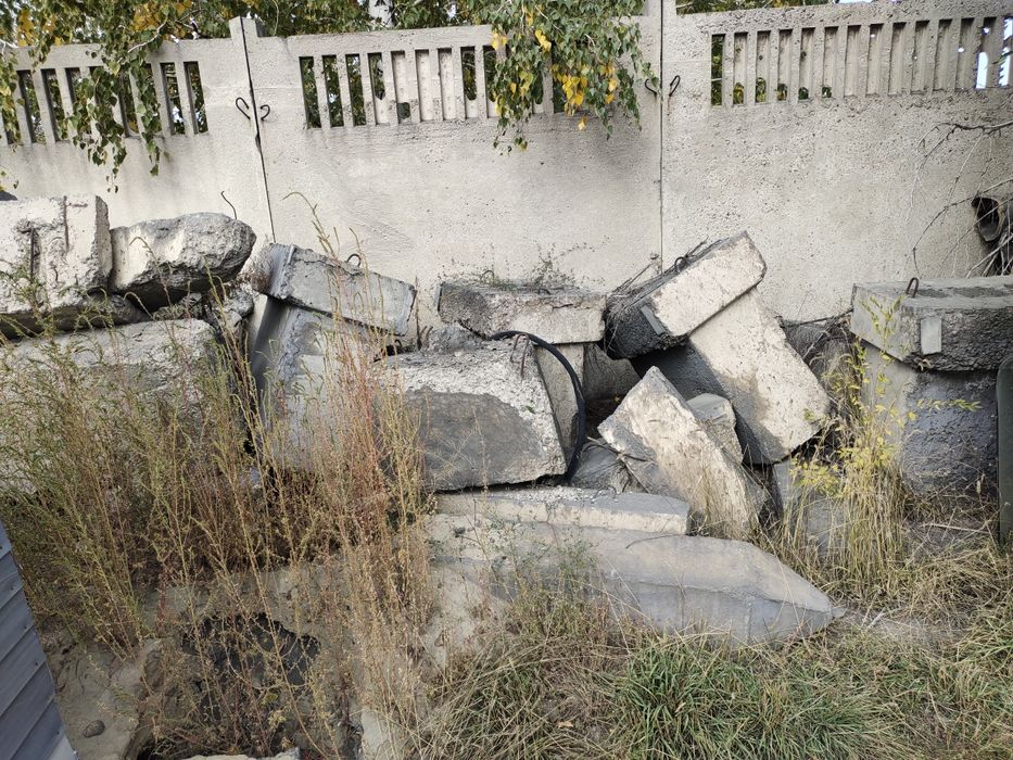 Продам ЖБИ (плиты, лотки, тумбы,т.д)