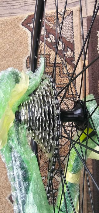 Продавам  чисто нови шосейни колелета