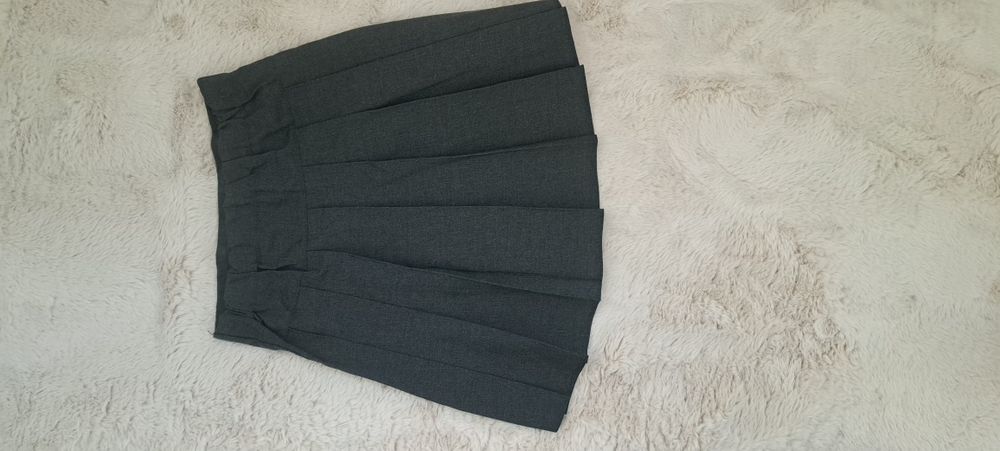 Vand fusta fetite, poate fi folosit si ca fusta pt unifosrma