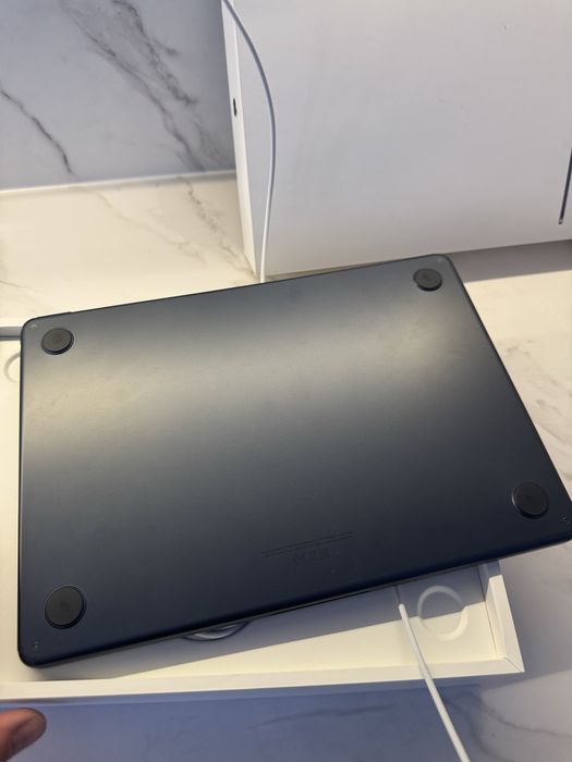 Macbook Air M4 - IMPECABIL, la cutie, accept orice proba