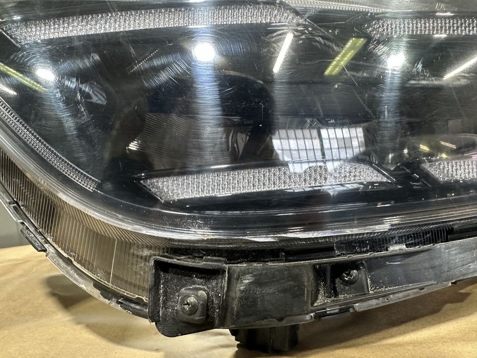 Kia Stonic Stonac Л и Д фар