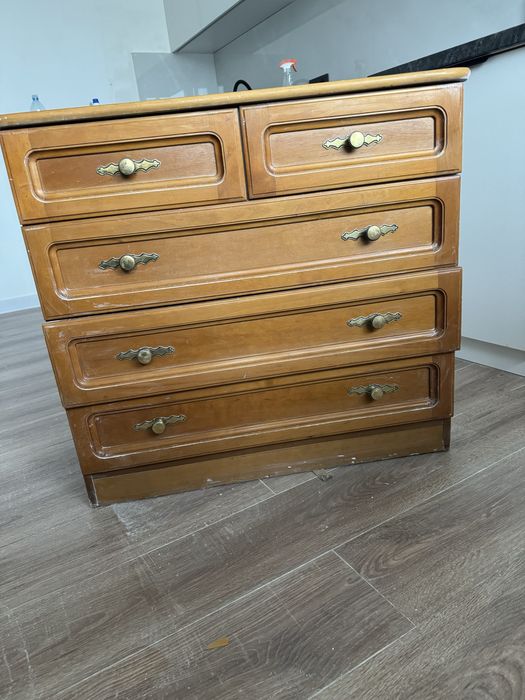 Комод старинный .Торг .