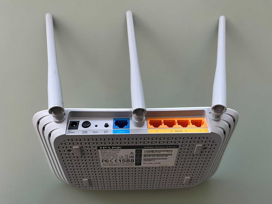 Продавам 300 Mbps wireless N router TP-LINK