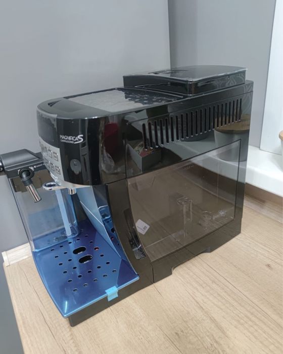 Кофемфшина delonghi с капучинатором