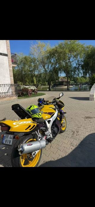 Honda cbr 900rr 919