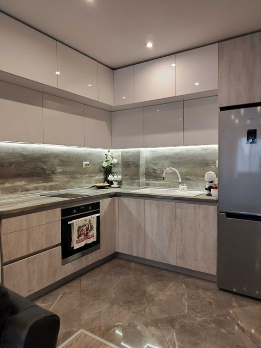 Нощувки .Луксико  е двустаен апартамент с гараж .До Гранд мол .